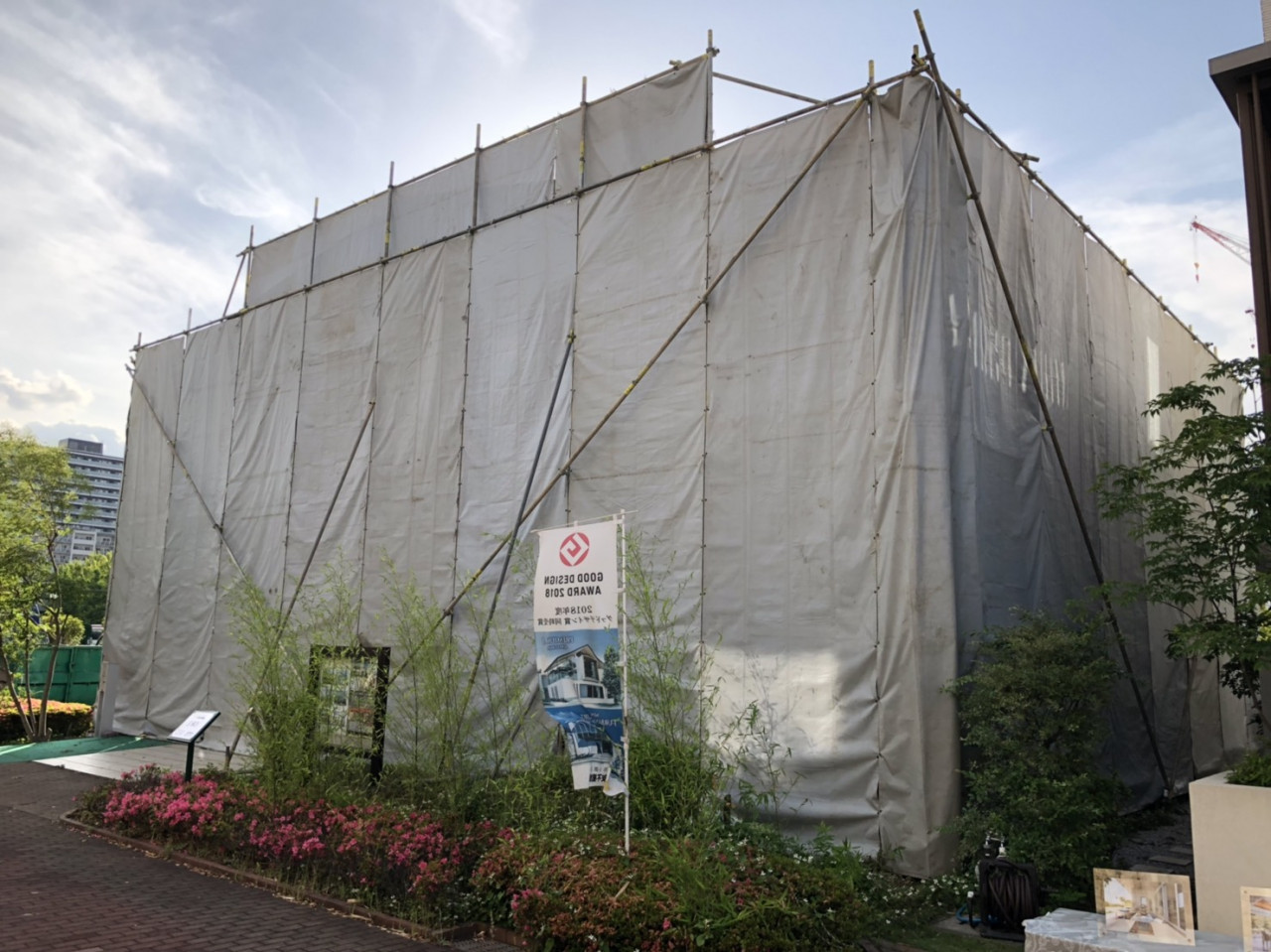 横浜市の解体工事現場で解体養生足場仮設工事を行いました。