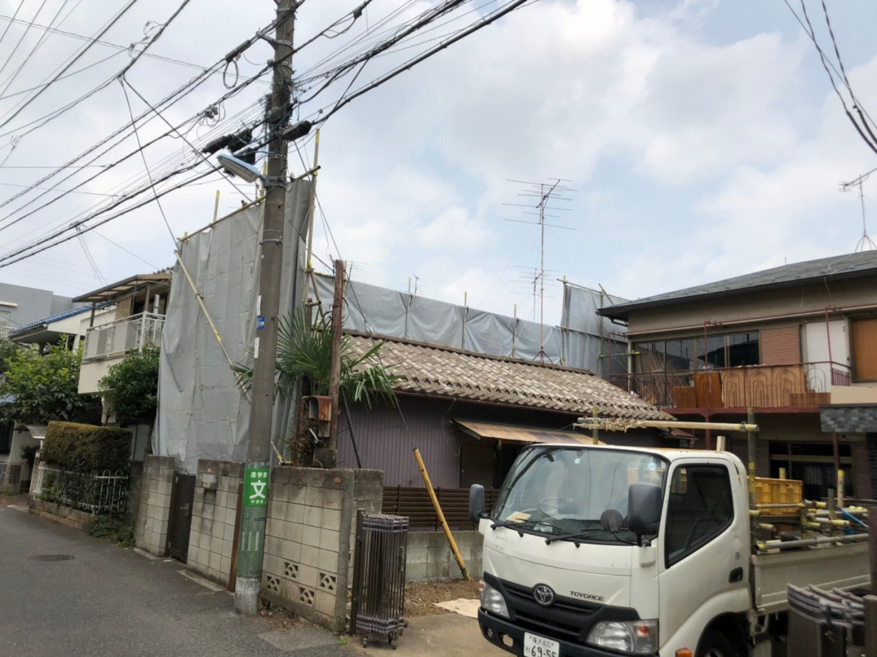 杉並区の解体工事現場で解体養生足場仮設工事を行いました。