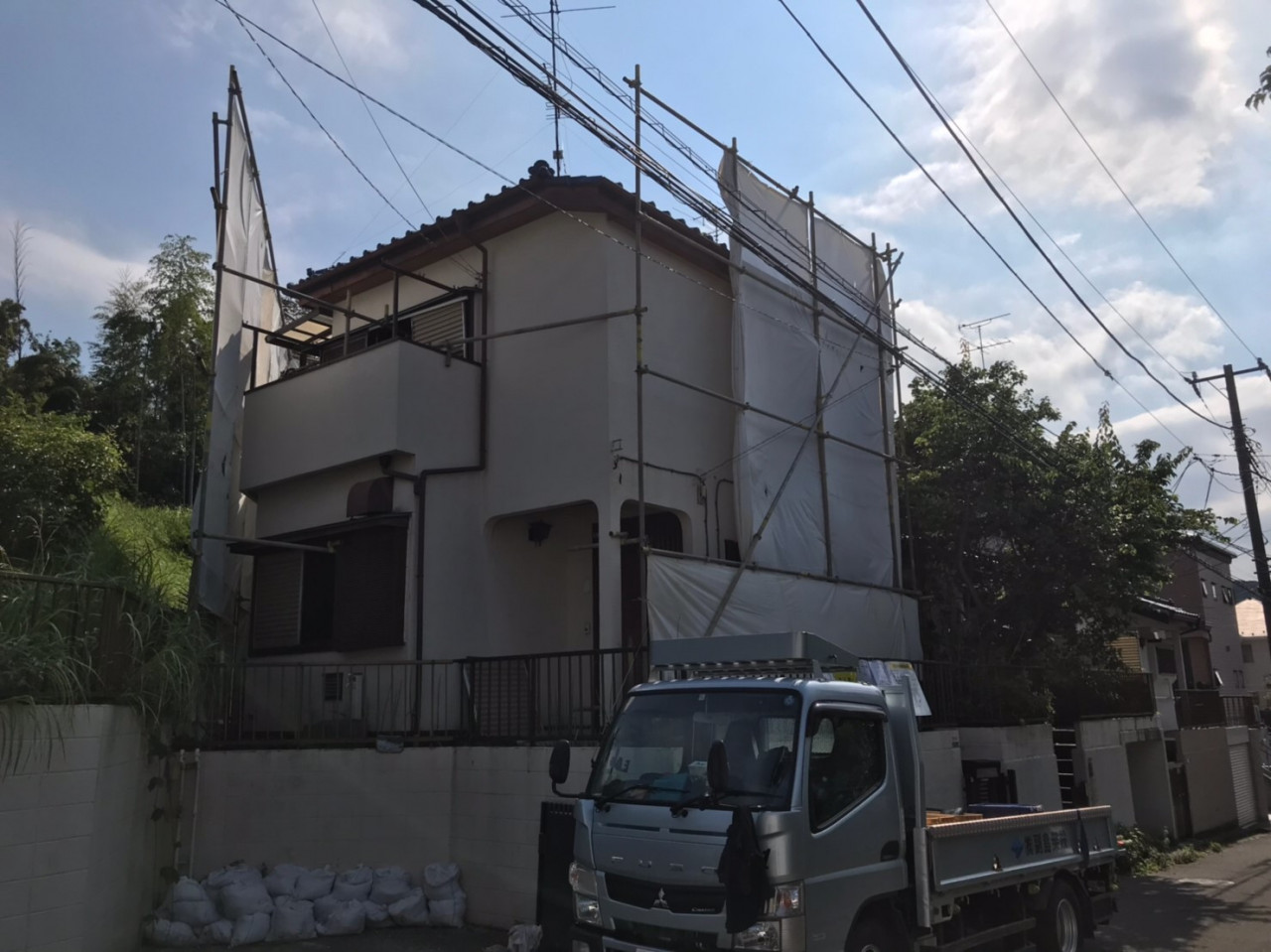 横浜市の解体工事現場で解体養生足場仮設工事を行いました。