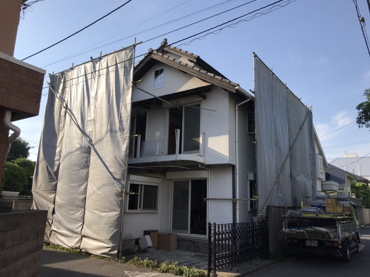 武蔵野市の解体工事現場で解体養生足場仮設工事を行いました。