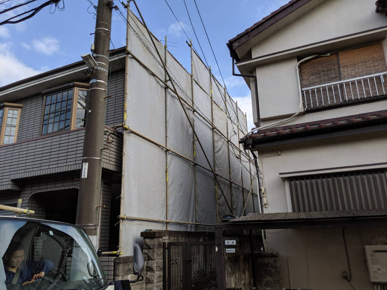 中野区の解体工事現場で解体養生足場仮設工事を行いました。