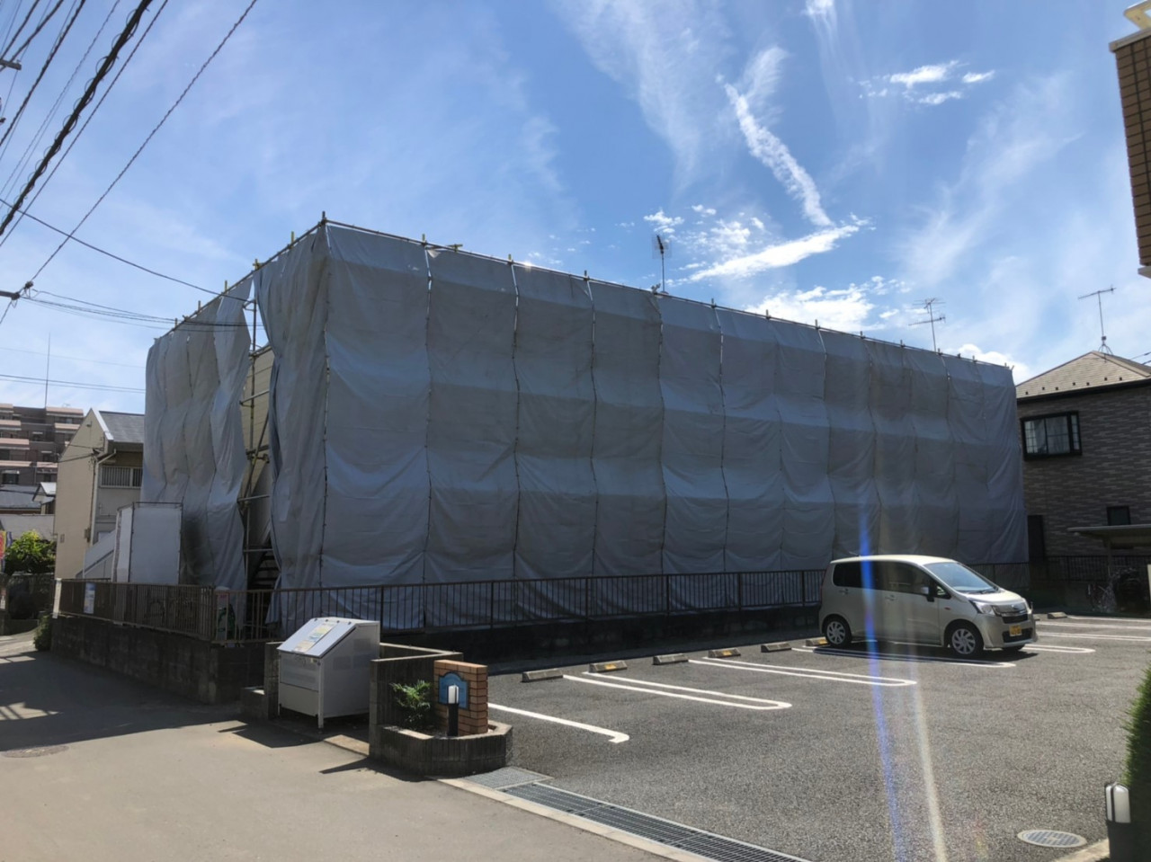 厚木市の解体工事現場で解体養生足場仮設工事を行いました。