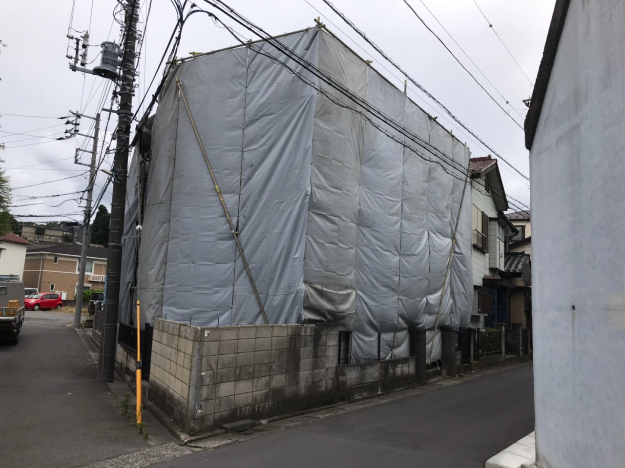 川崎市の解体工事現場で解体養生足場仮設工事を行いました。