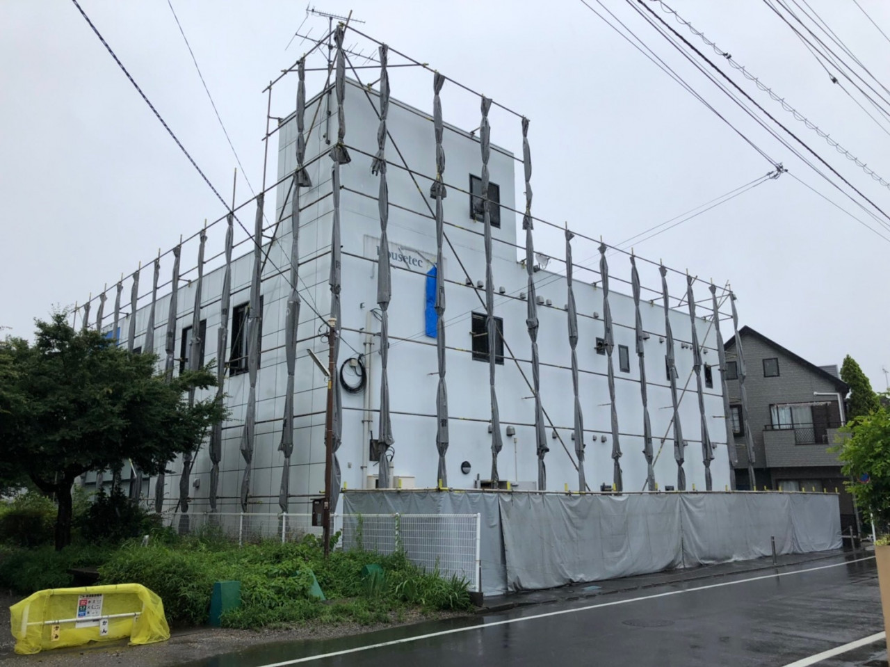 相模原市の解体工事現場で解体養生足場仮設工事を行いました。
