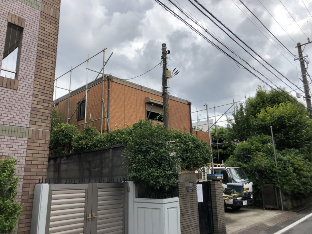 杉並区の解体工事現場で解体養生足場仮設工事を行いました。