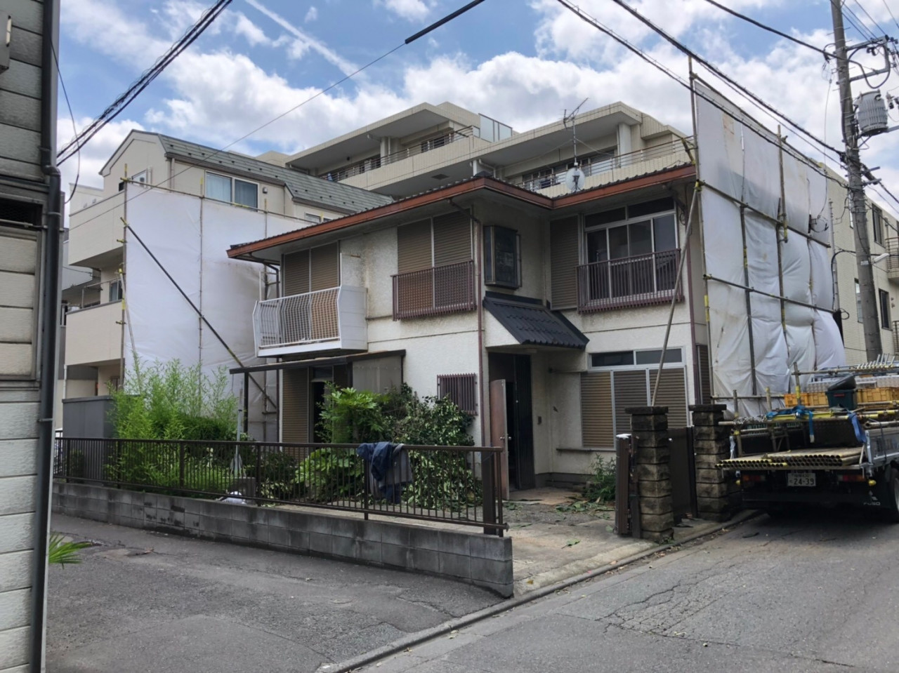 川崎市の解体工事現場で解体養生足場仮設工事を行いました。